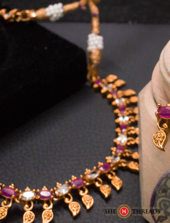 Red-and-White-Stone-Necklace-01