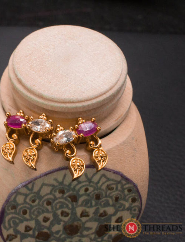 Red-and-White-Stone-Necklace-02