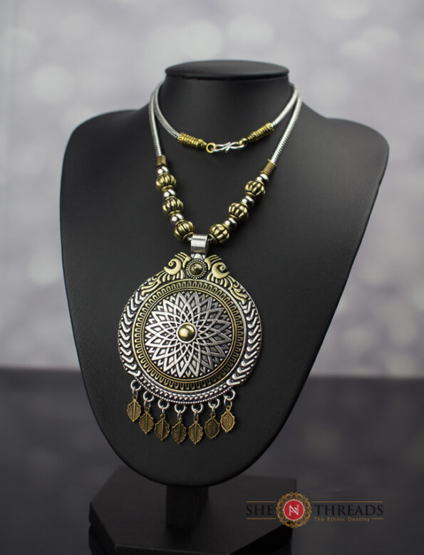 Oxidized-Metal-&-Gold-Polished-Chain-Pendant-03