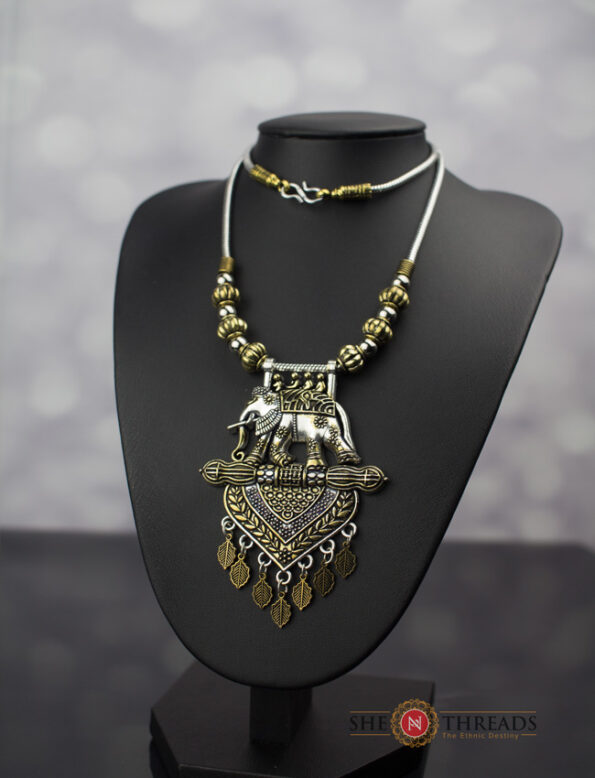Oxidized-Metal-&-Gold-Polished-Chain-Pendant-05