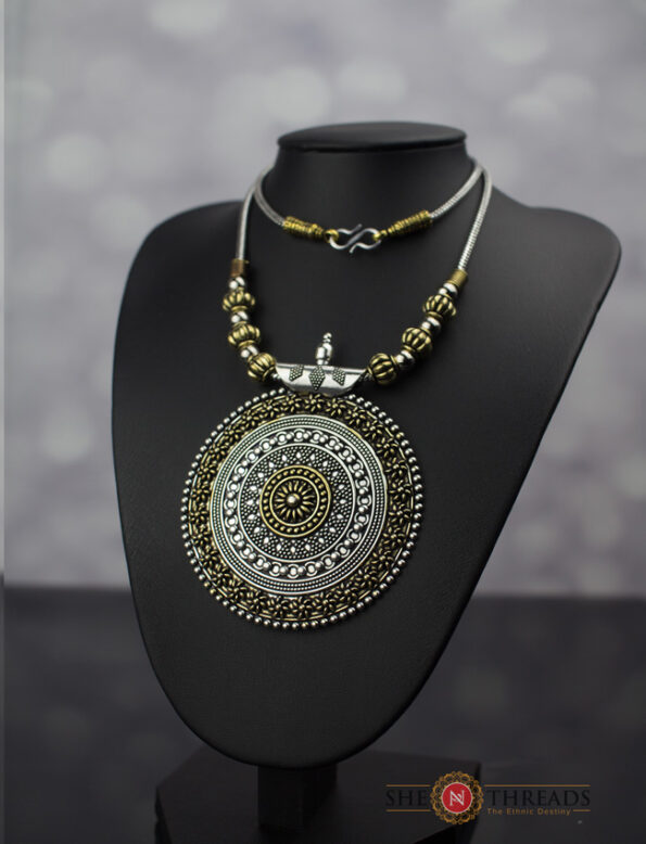 Oxidized-Metal-&-Gold-Polished-Chain-Pendant-06
